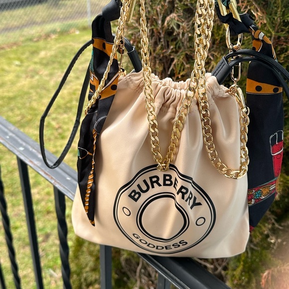 Burberry - Picture 11 of 12